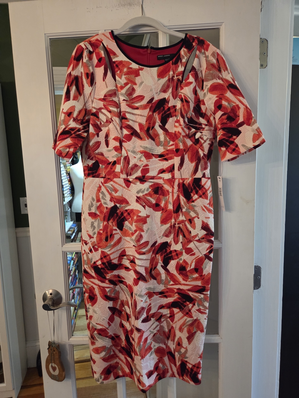 Maggy London Red, Black & White Abstract Print Cutout Sheath Dress - Size 12 - Picture 4 of 12